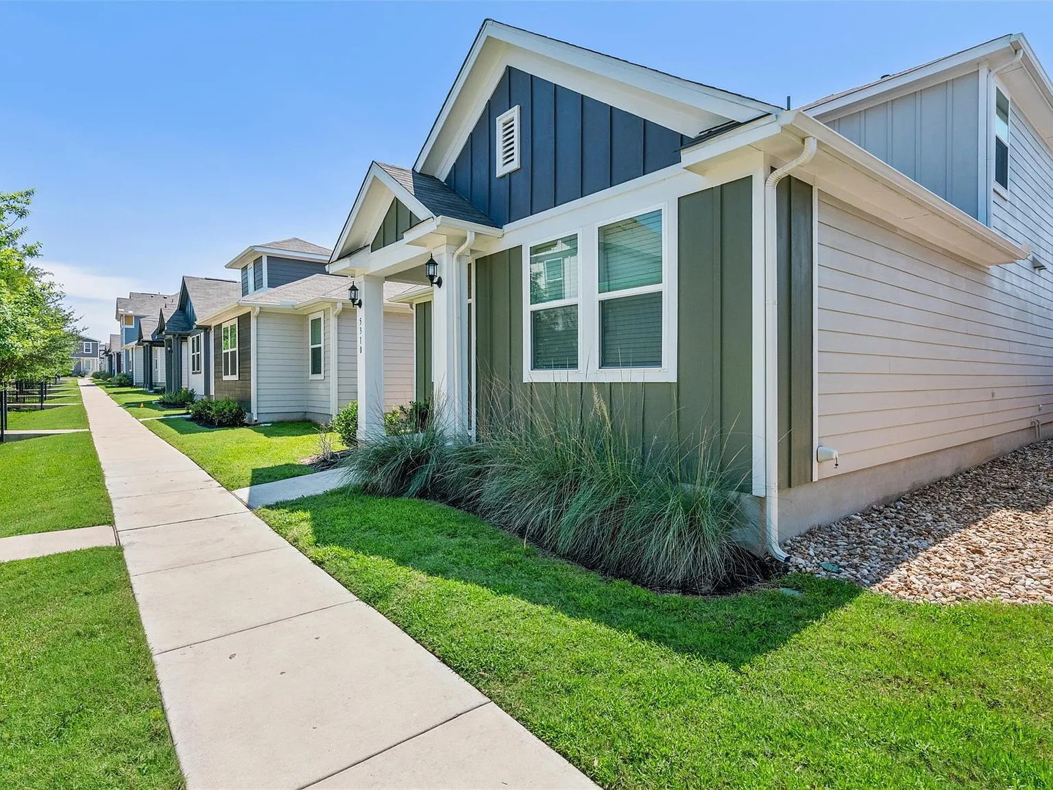 3 bed, 2.5 bath, 2015 sqft, $3,250 — Photo 4