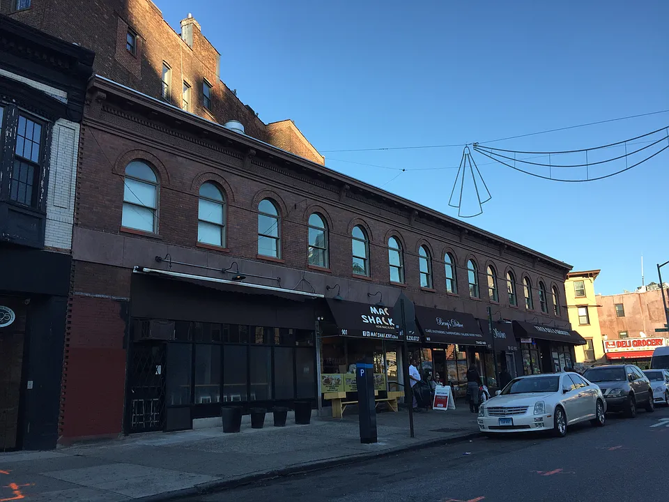 Building Photo 4