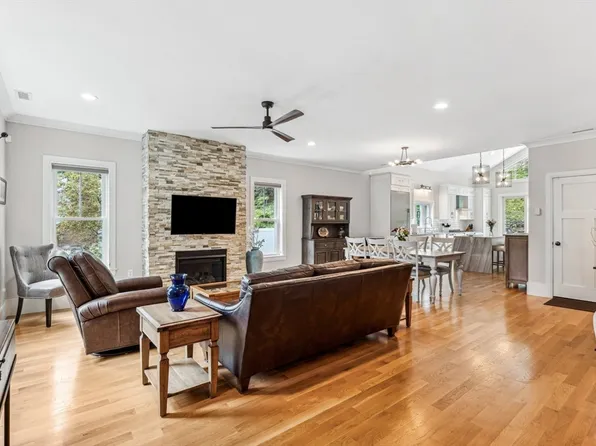 30 Old Essex Rd, Manchester, MA 01944