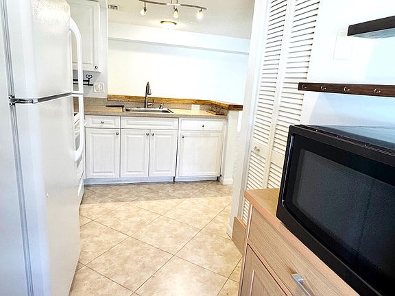 2nd image of 14893 Wedgefield Dr APT 204
