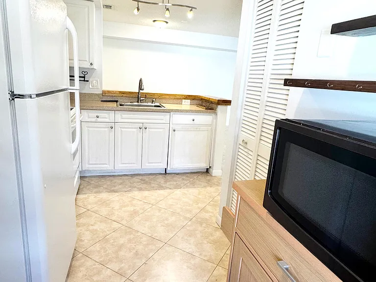 14893 Wedgefield Dr #204 — Photo 2
