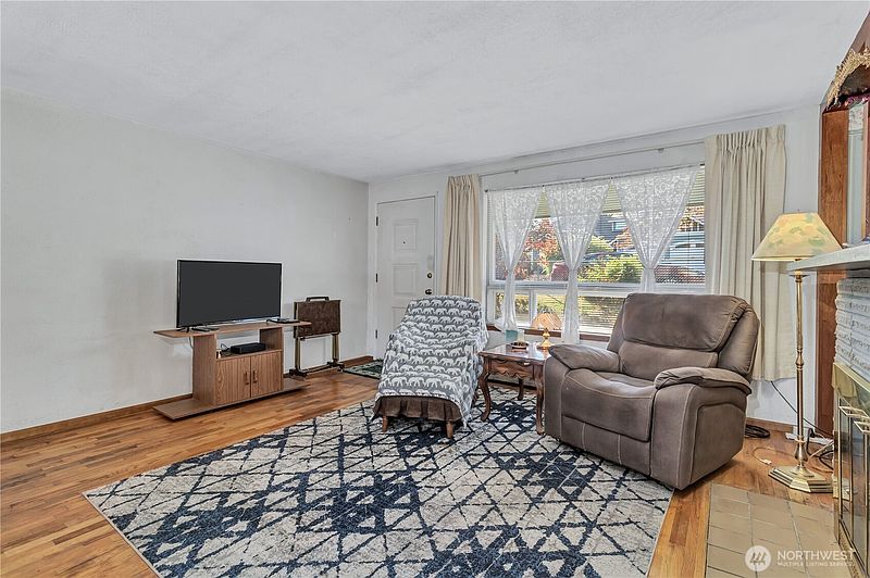 4th image of 2304 S 300th Street