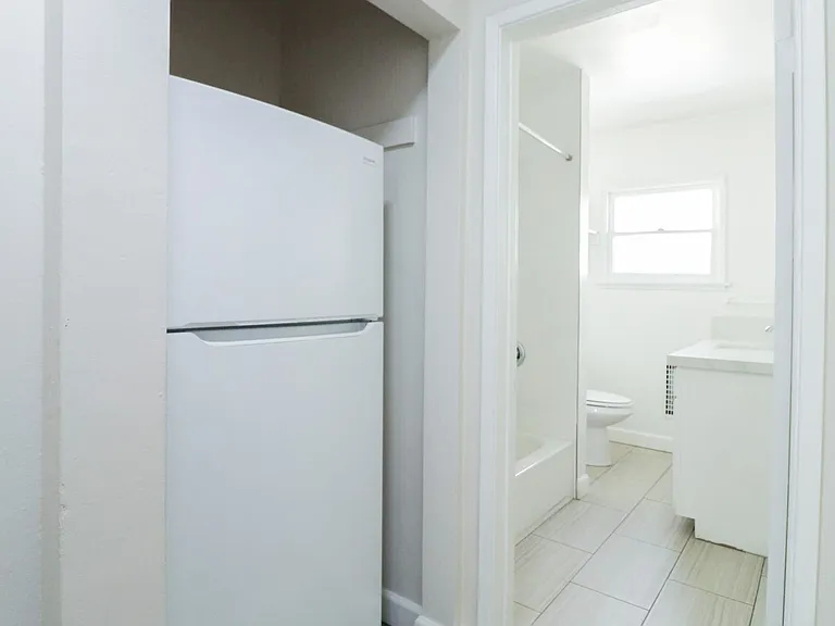 Berendo Street Apartments — Photo 13