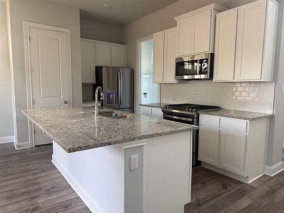 5th image of 131 Spangle Way