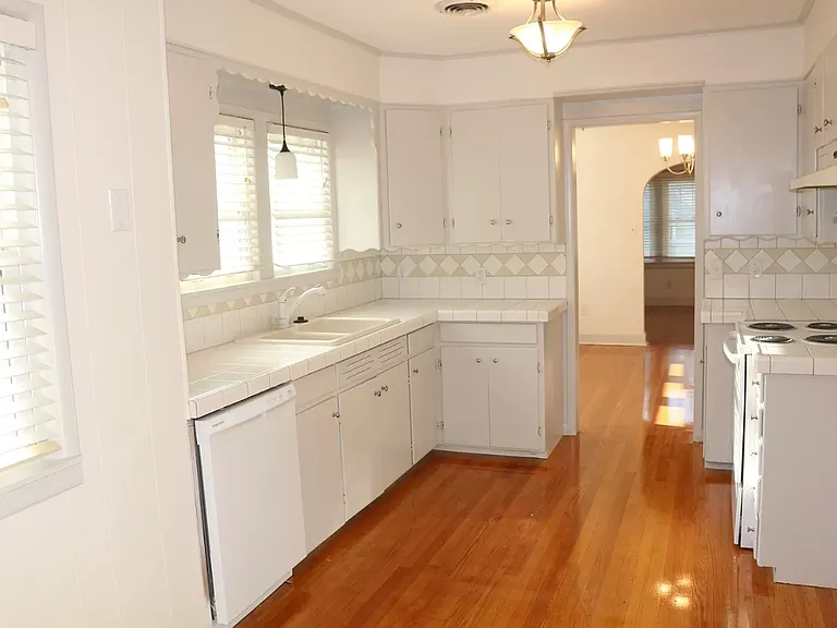 910 W York Ave — Photo 39