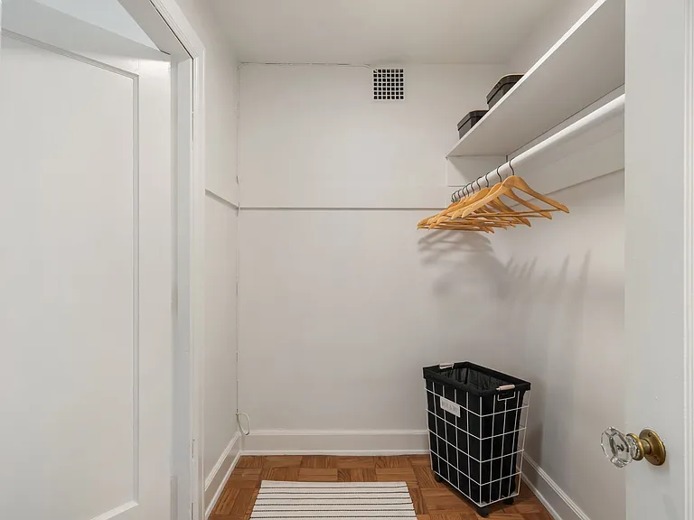 Comfortable Urban Living in a Classic Brick Building Near UW & Light Rail — Photo 5