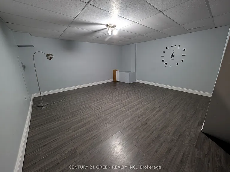 61 Ashley Cres — Photo 20