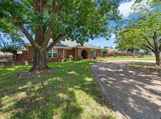 202 Spring Lake Dr, Mineola, TX 75773