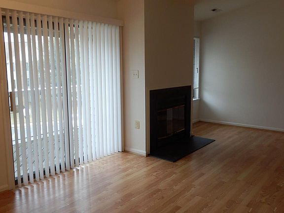 2nd image of 1105 Castle Harbour Way Unit 3B