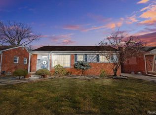 15601 McCann St, Southgate, MI 48195