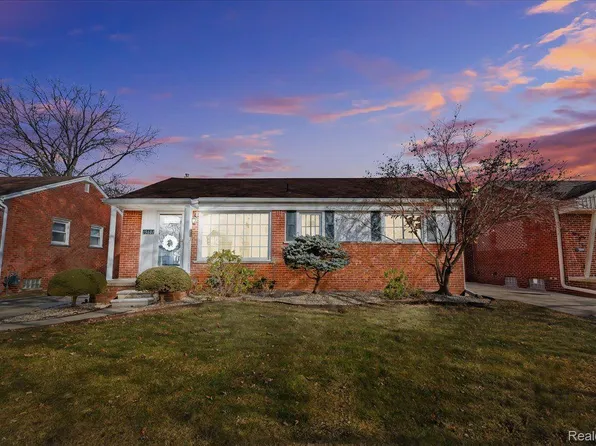 15601 McCann St, Southgate, MI 48195