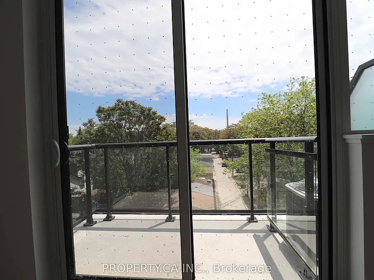899 Queen St E #410 — Photo 7