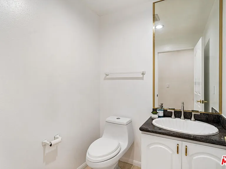 1338 Yale St #C — Photo 16
