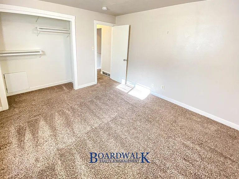 325 E Baird Cir — Photo 14