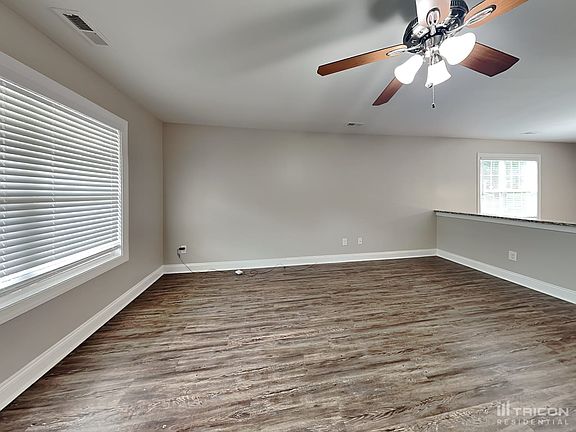 3rd image of 1554 Kingston Dr