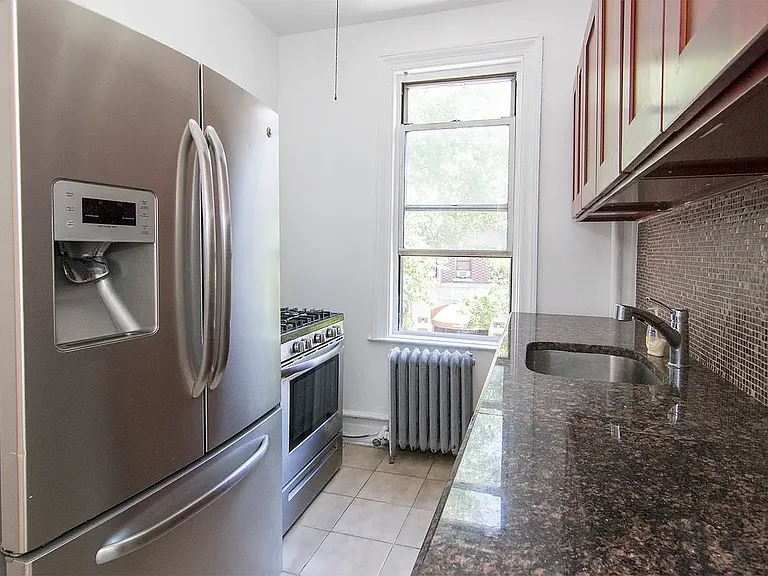 3208 81st St #2R — Photo 2