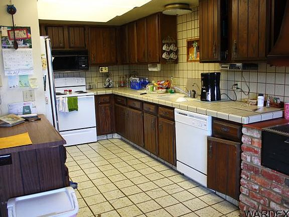 4th image of 2593 Country Club Dr
