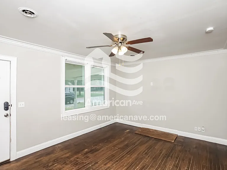 1617_003_living_room_13786568.jpg