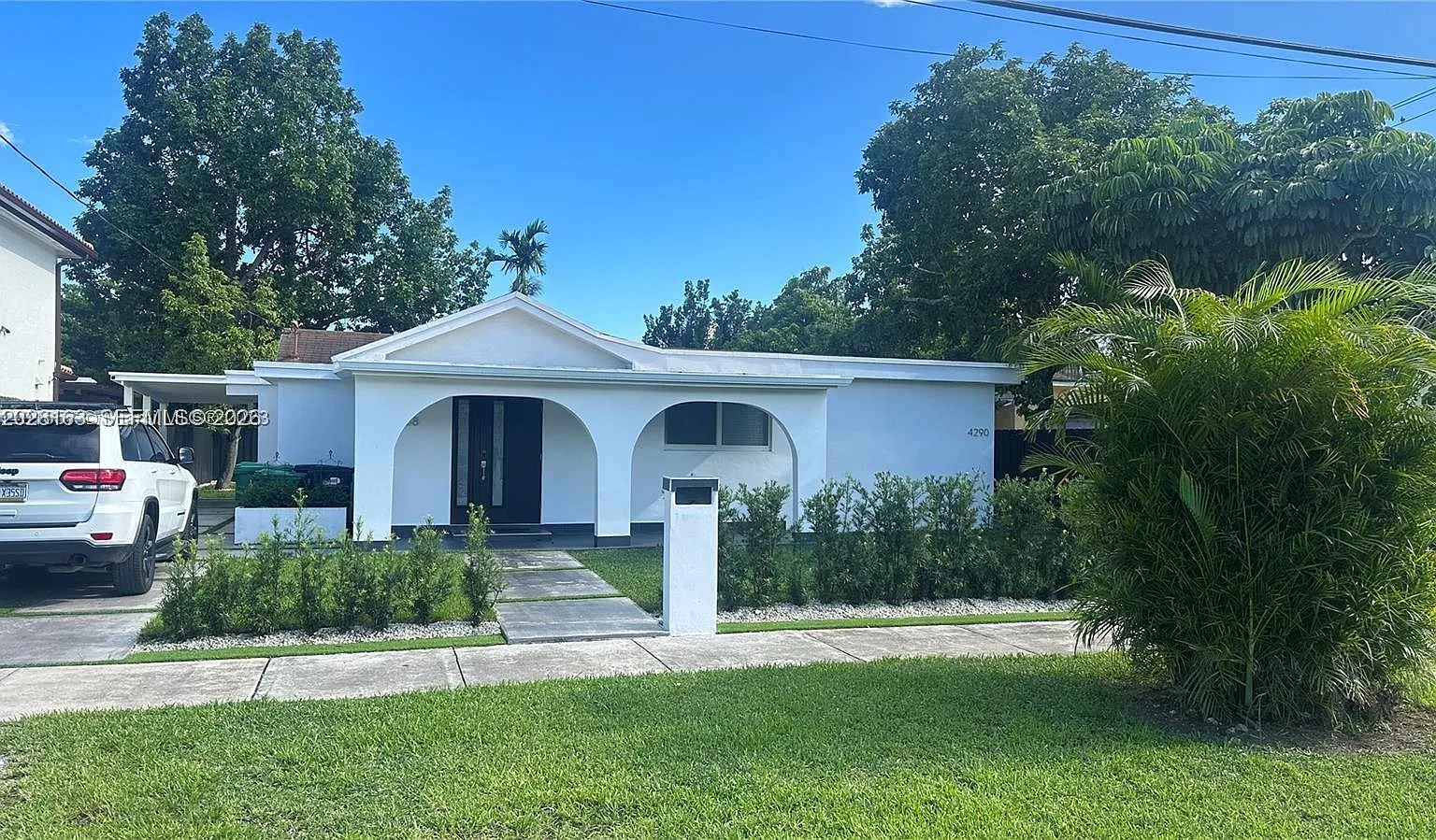 Tamiami Groves No 2 — Photo 1