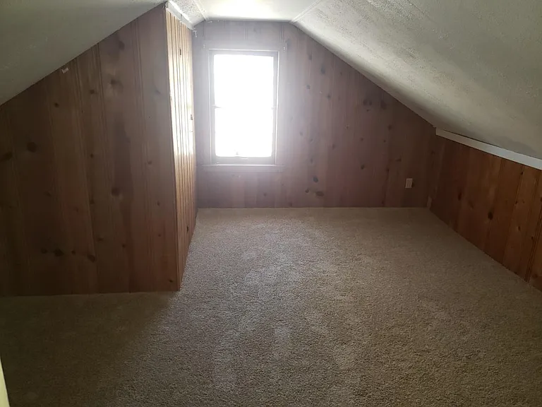 556 S Clay Ave — Photo 11