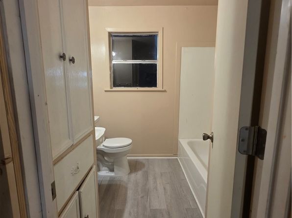 408 N Live Oak St