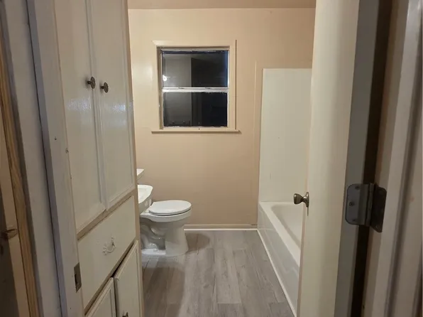 408 N Live Oak St, Mathis, TX 78368