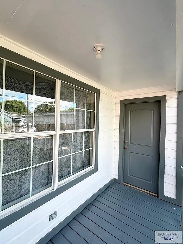 4 bed, 1.5 bath, 996 sqft, $1,100 — Photo 4