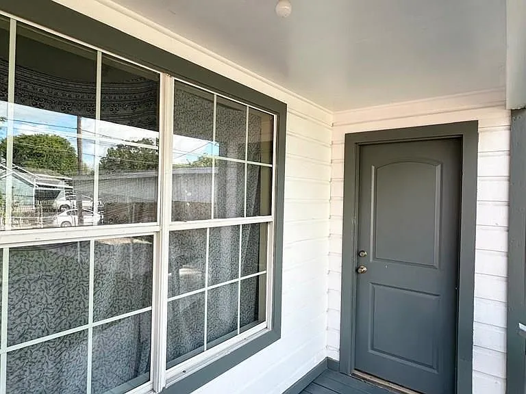1646 Arthur St — Photo 4