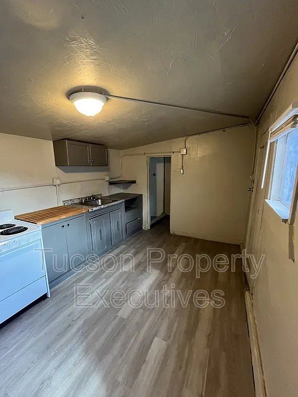 Studio, 1.0 bath, 300 sqft, $650 — Photo 4