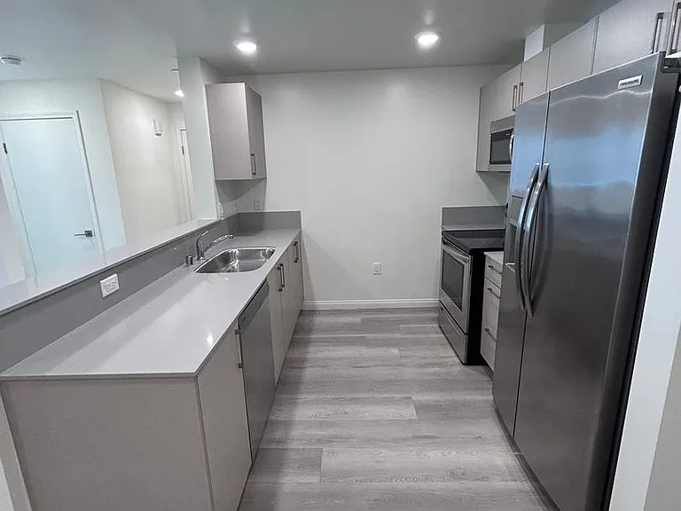 V on Victory Apartments — Photo 14