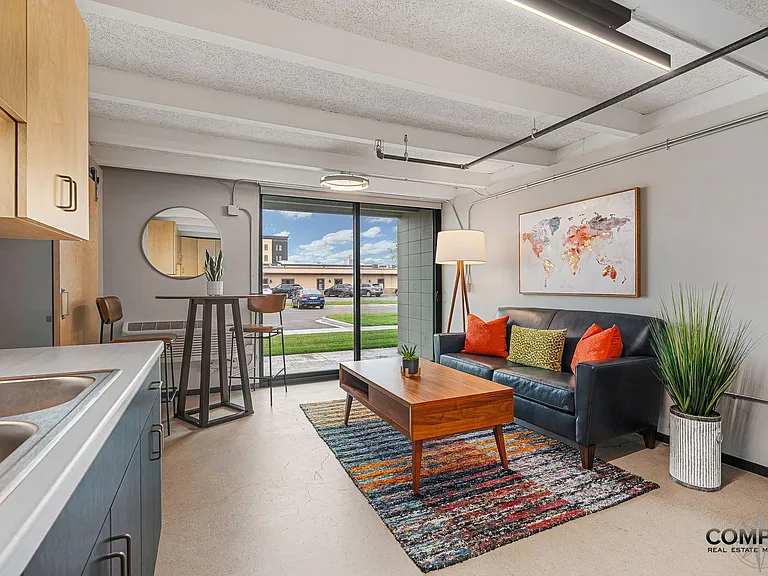 The Howard Apartments — Photo 27