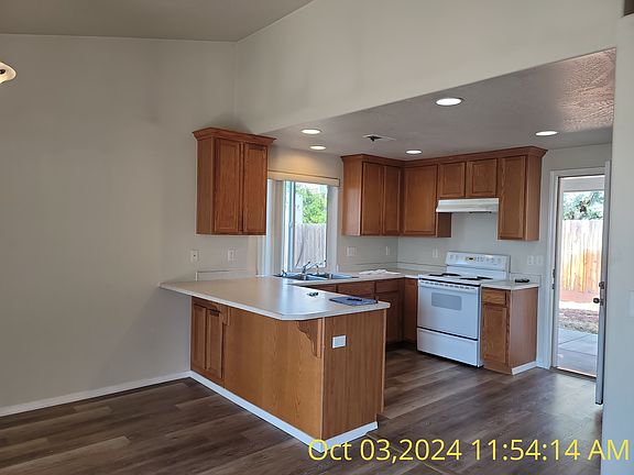5th image of 740 Crystal Dr #740