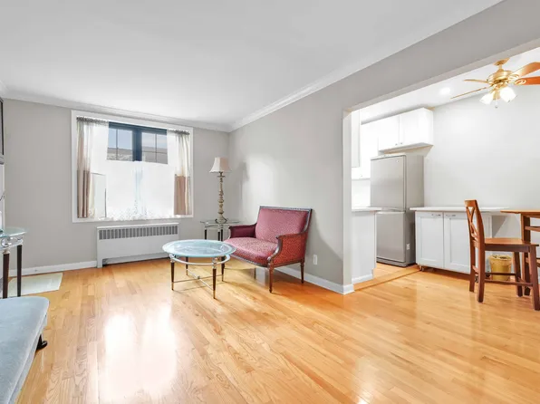 70-47 Park Drive East image 7 of 20