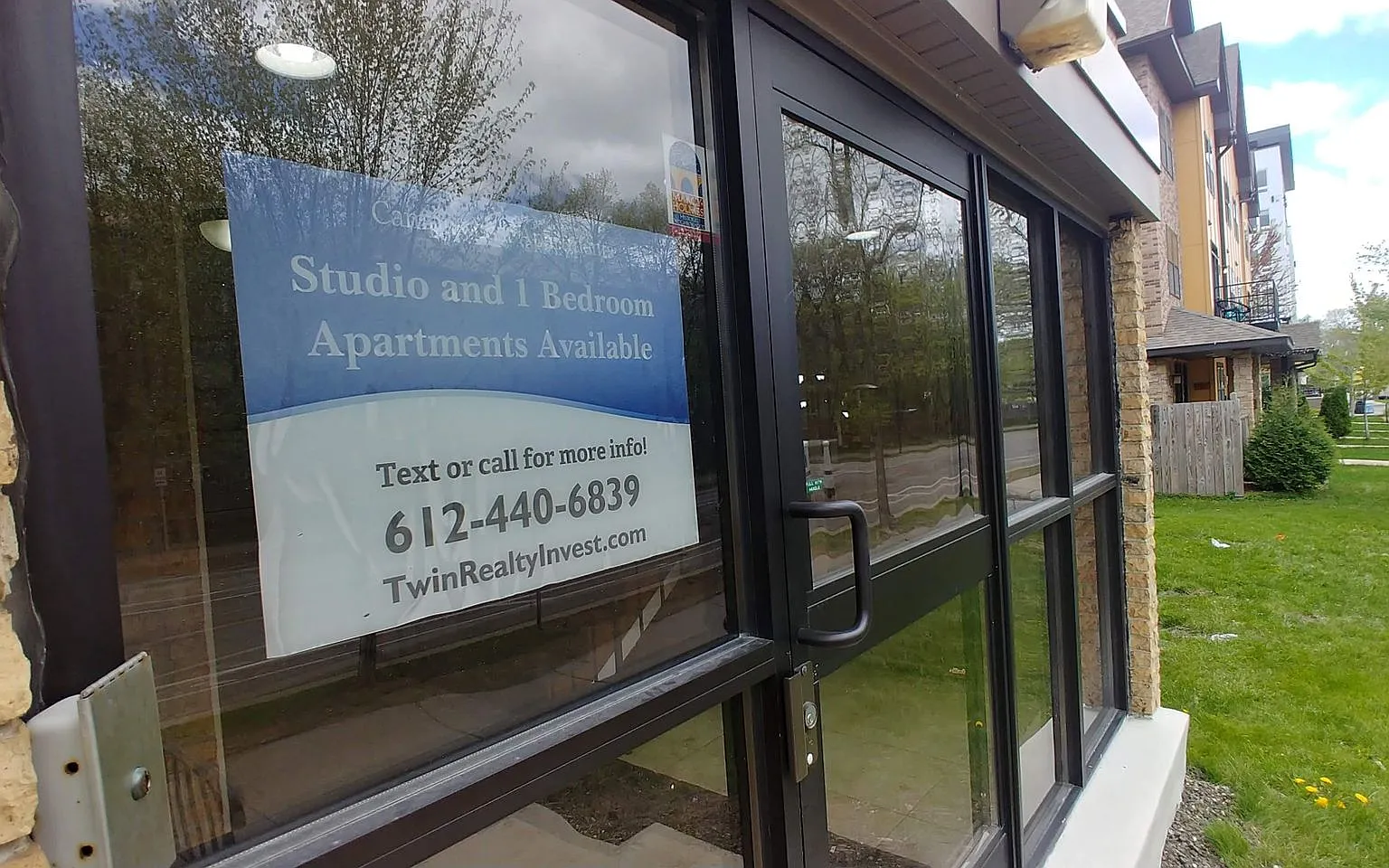 Campus East Apartments: Your Perfect Home Near U of M Twin Cities! — Photo 1