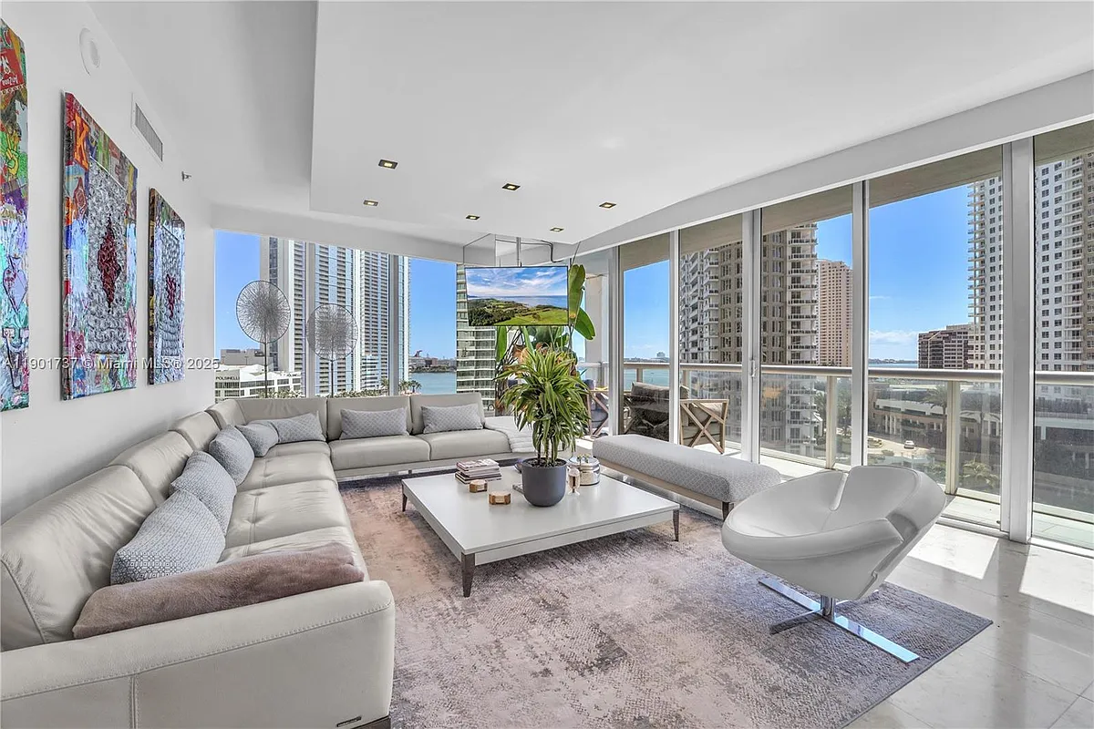 Building Photo - 465 Brickell Ave #1001