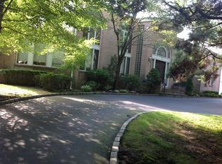 451 E Shore Rd, Great Neck, NY 11024