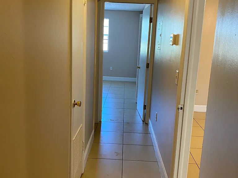408 Banyon Tree Cir #200 — Photo 7