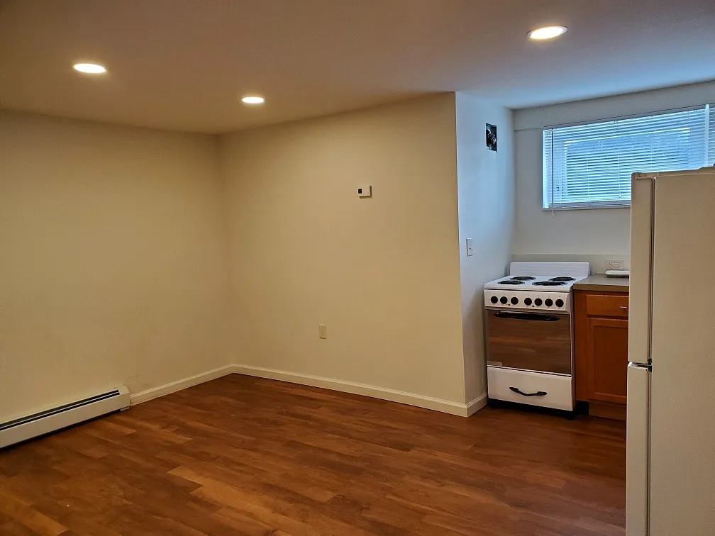 Building Photo - 208 Luddington St #1A