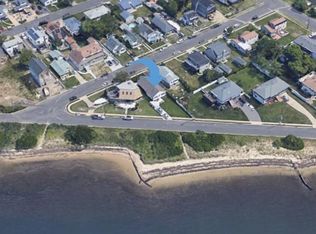 6 W Bay Blvd, Amityville, NY 11701