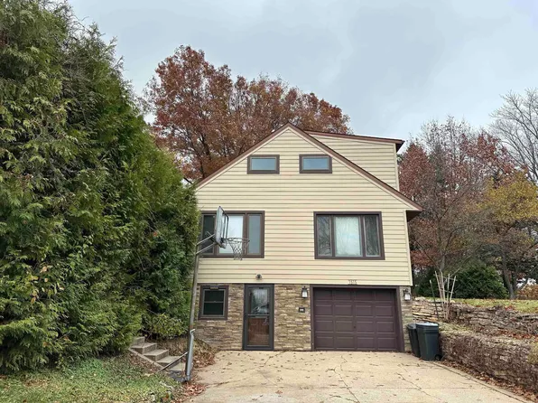 1515 Laurel Dr, Decorah, IA 52101
