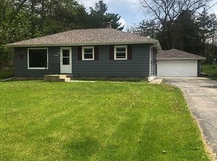 1340 N Sawyer Rd, Oconomowoc, WI 53066