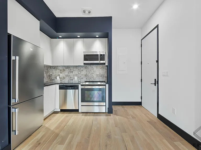 7 Melrose St #4L — Photo 1