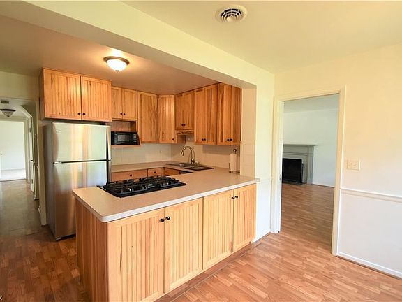 5th image of 161 Ingleside Dr