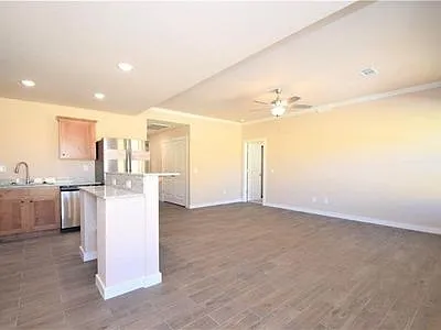513 Vee St — Photo 6