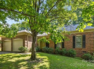 212 Foxfield Ln, Matthews, NC 28105