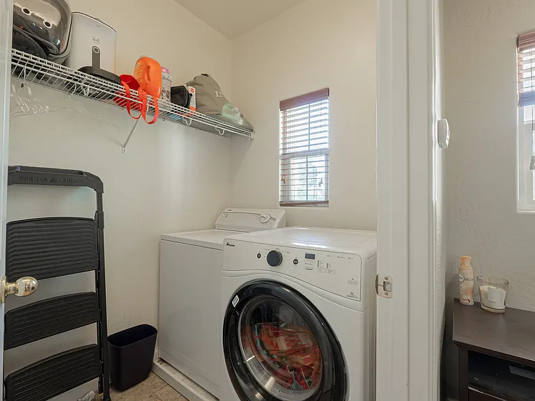 1739 W Castoro Way — Photo 7