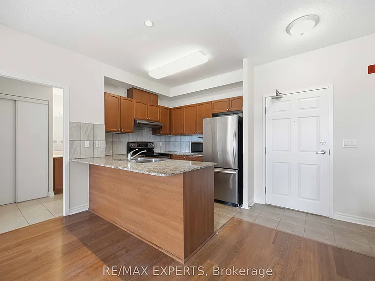 15450 Yonge St S #207 — Photo 7