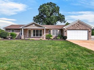 262 W Skyline Dr, Ballwin, MO 63011