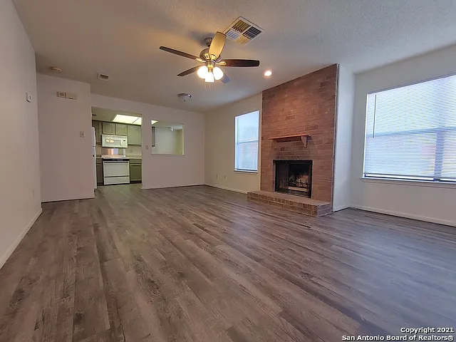 1 bed, 1.0 bath, 822 sqft, $900 — Photo 1