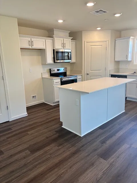 611 Skyler Ln — Photo 3